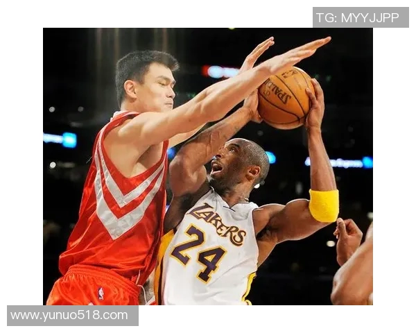 姚明中锋合影：篮球巨星的荣耀时刻与传奇故事分享