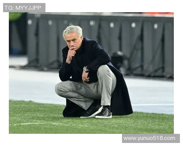 足球明星生活照展现真实自我与赛场风采的完美结合 足球明星生活照展现真实自我与赛场风采的完美结合