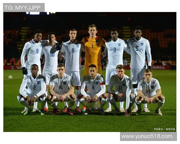 足球明星的身高真相揭秘：矮个子也能在绿茵场上闪耀光芒吗